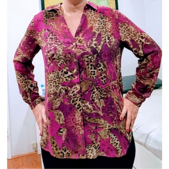 💕CHICO'S💕 Animal Print Button Down Blouse - Picture 2 of 8